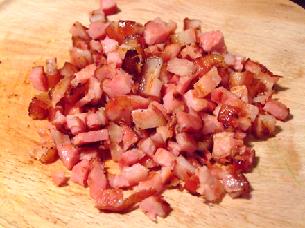 Bacon prajit taiat cubulete