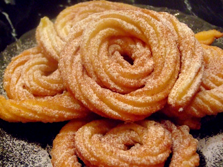 Gogosi spiralate (Funnel cakes)