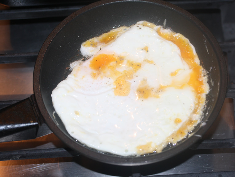 Se intoarce "omleta"