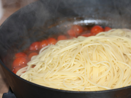 Adaugam spaghetele