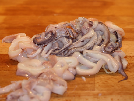 Calamarii curatati taiati rondele