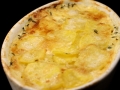 Cartofi gratinati cu branza de capra