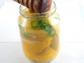 Le apasam in borcan