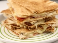 Sandwichuri calde cu branza Brie