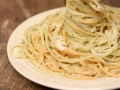 Spaghete cu branza si piper negru
