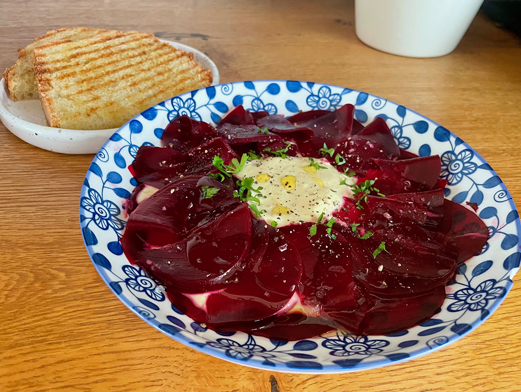 Reteta Carpaccio de sfecla rosie cu crema de ansoa