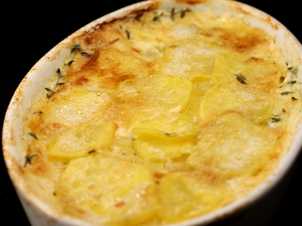 Cartofi gratinati cu branza de capra