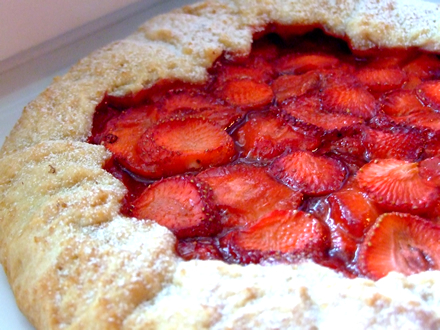 Crostata cu gem de rubarba si capsuni