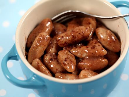 Gnocchi de castane cu sos de ciocolata si alune de padure