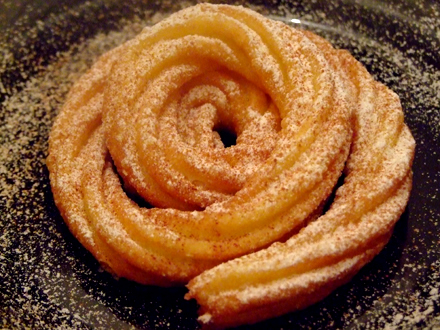 Gogosi spiralate (Funnel cakes)