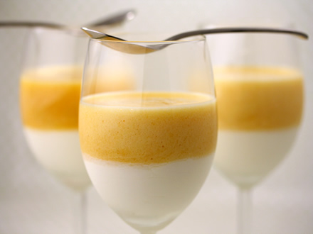 Mousse de piersici si fructul pasiunii cu iaurt