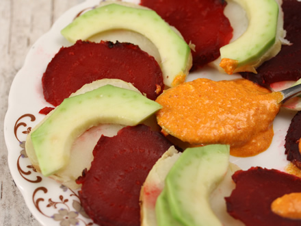 Salata de sfecla rosie si avocado