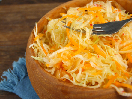Salata de varza cu ridichi si morcovi