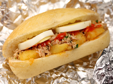 Sandwich cu ton