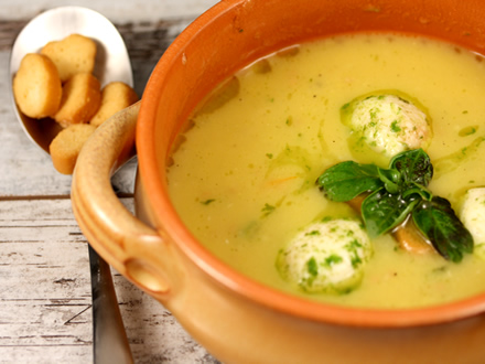 Supa de rosii cu mozzarella