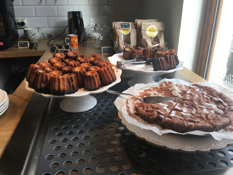 Prajitura de ciocolata si Caneles de Bordeaux