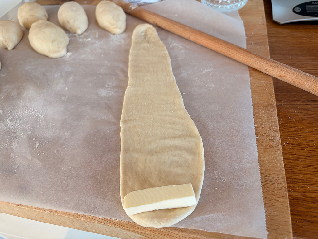 Foaia intinsa cu felie de unt