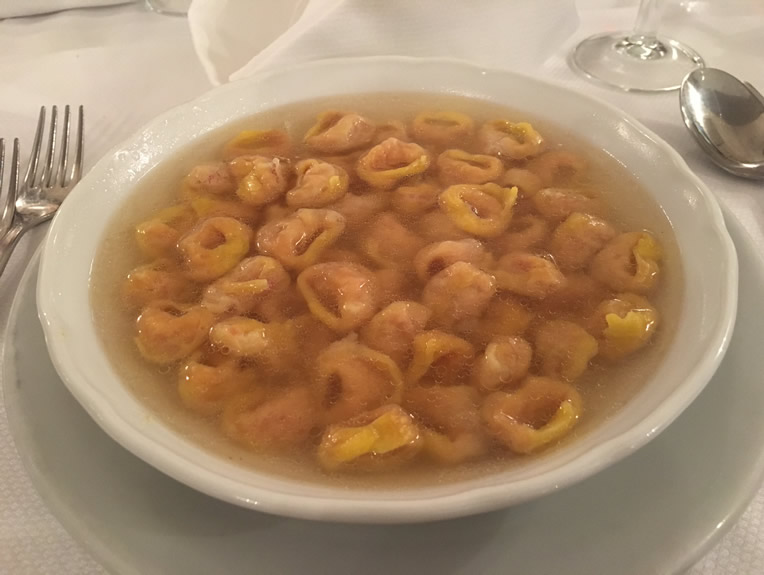 Tortellini en brodo