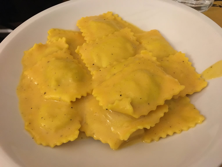 Ravioli cu sos de dovleac