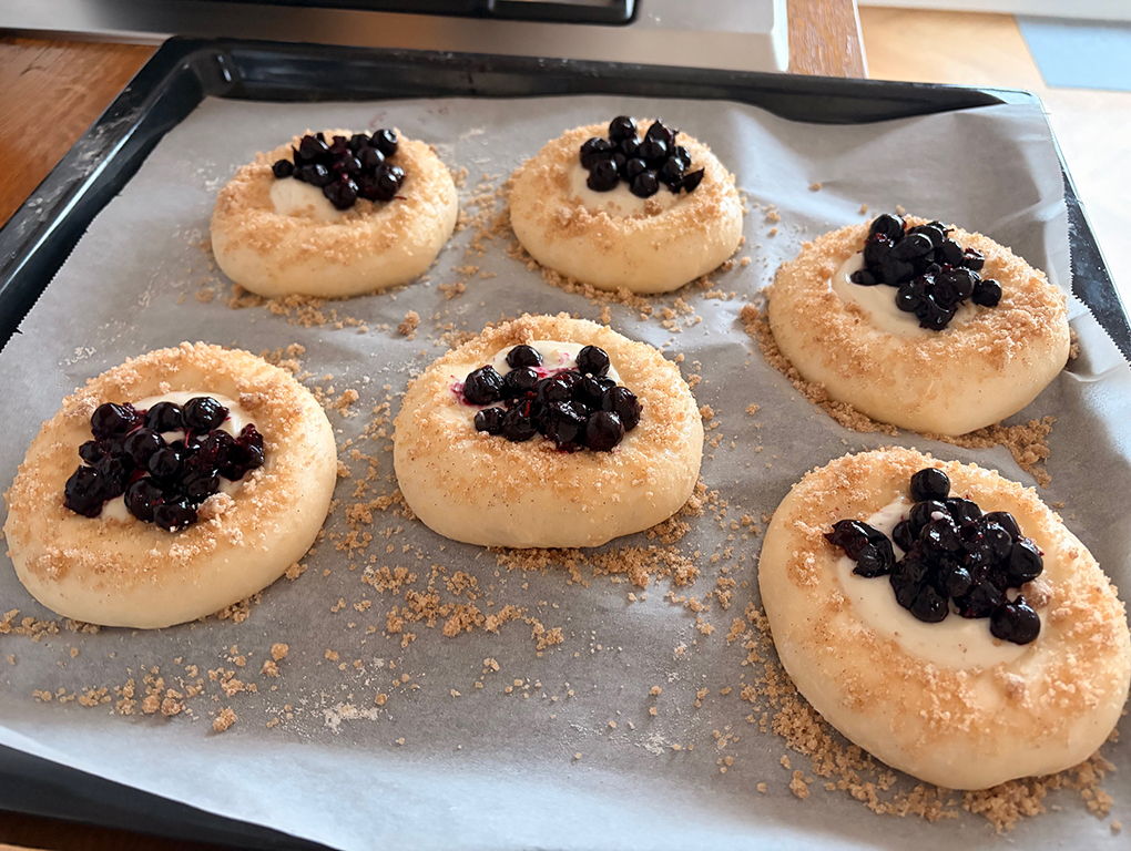 Chiflele cu coacaze negre inainte de a le coace