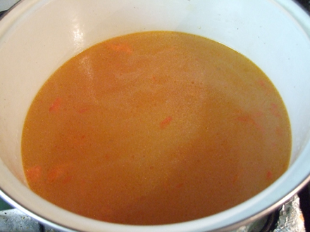 Supa strecurata cu morcov si ardei caliti