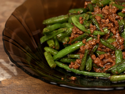 Fasole verde cu carne tocata la wok