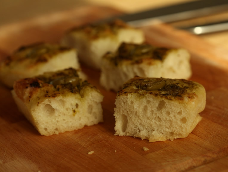 Focaccia cu pesto 