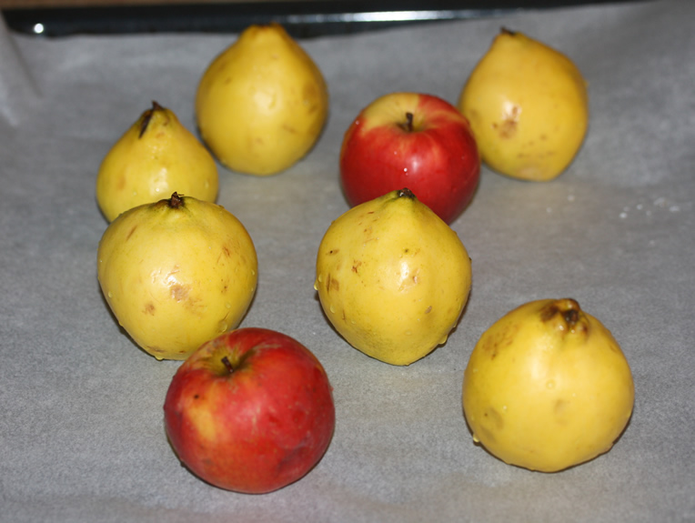 Fructele intra in cuptor, la 180C