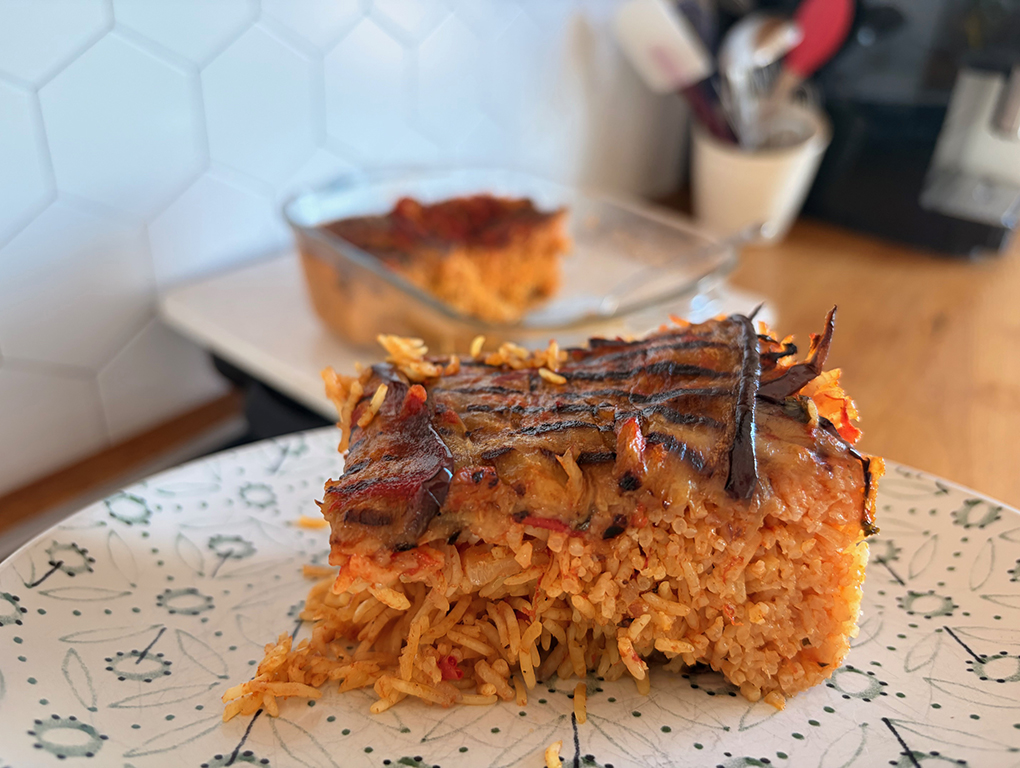 O portie de pilaf cu vinete
