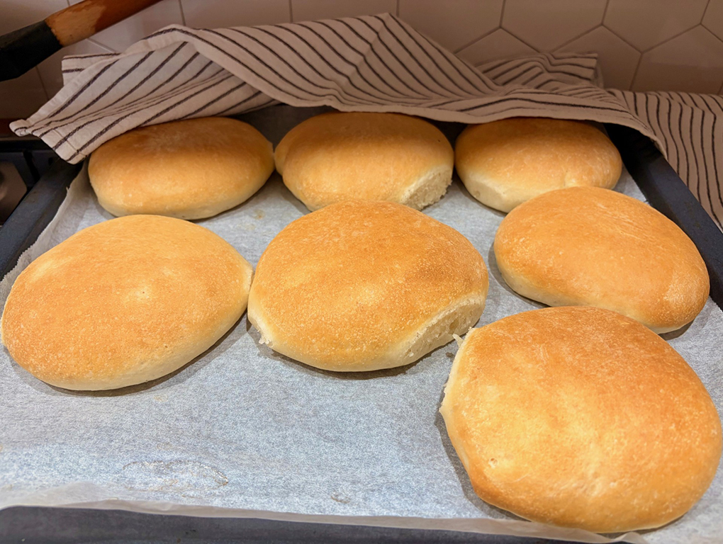 Pita moale la cuptor - pentru sandwichuri si burgeri