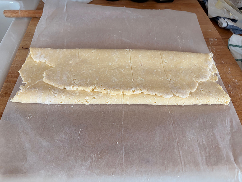 Apoi din partea opusa