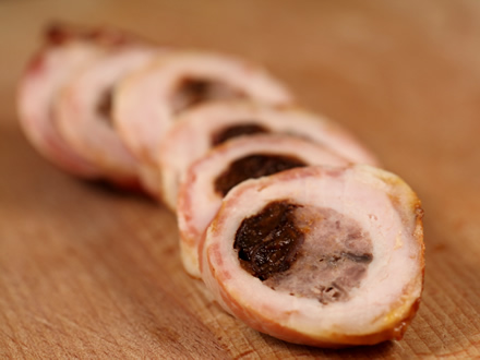 discretion Optimism episode Rulada de curcan cu prune uscate si bacon - e-Retete