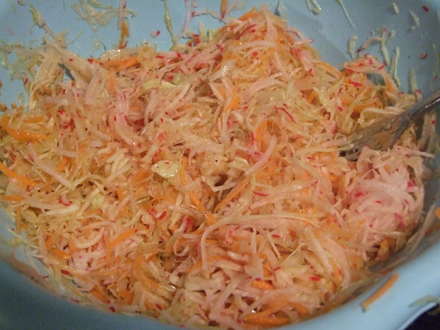 Salata de varza cu ridichi si morcovi