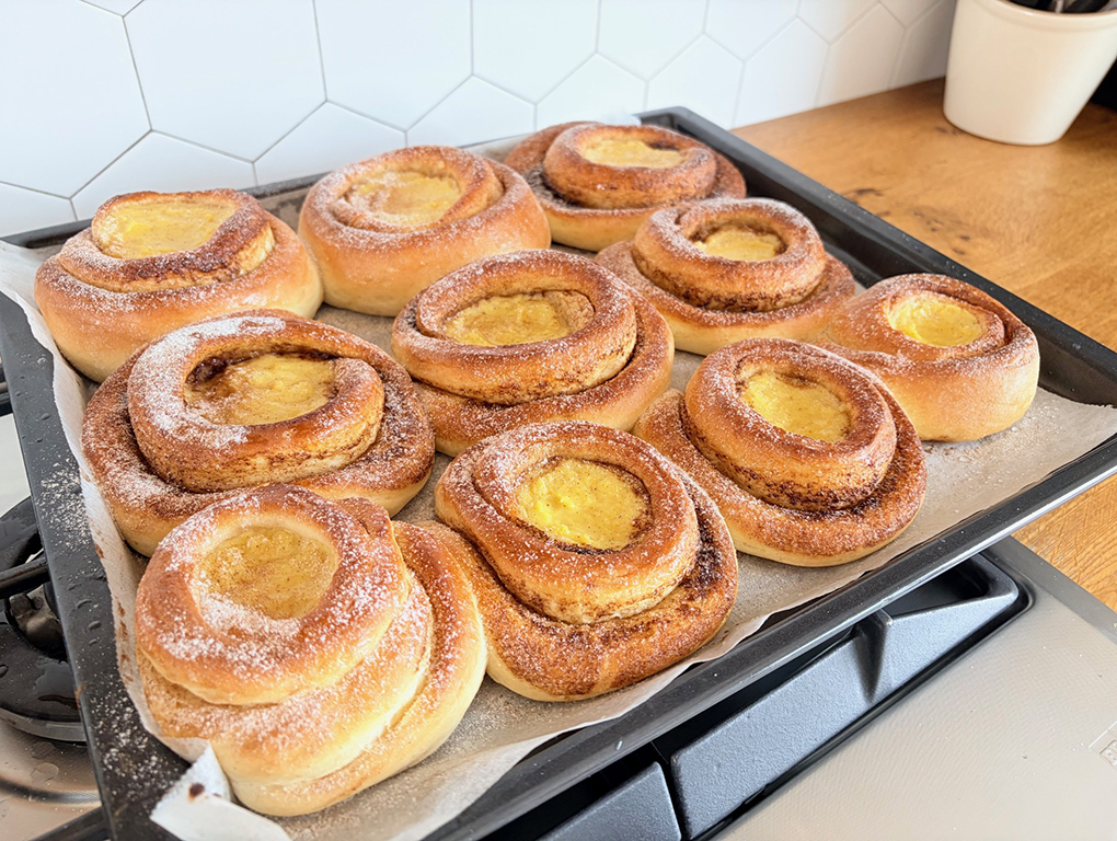 Cozonacei cu crema de vanilie