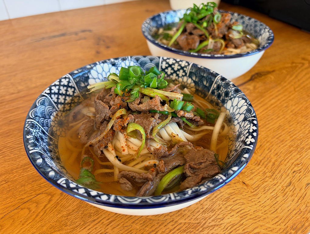 Supa japoneza cu taietei Udon si carne de vita