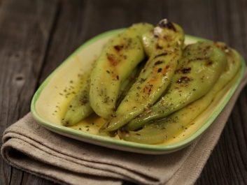Pimientos asados rellenos de feta