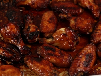 Alitas pegajosas al horno