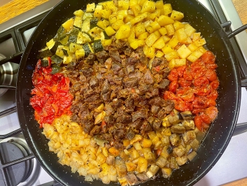 Cordero con verduras al horno