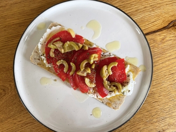 Hausgemachter K&auml;se aus Ziegenjoghurt