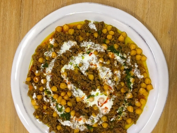 Carne picada con garbanzos