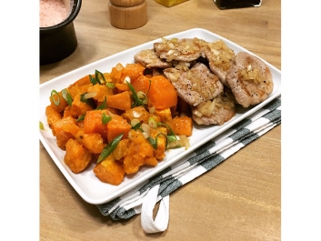 Batata con solomillo de cerdo en vinagreta de cebolla y jengibre
