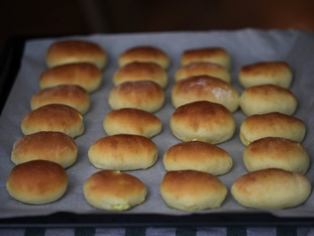 Panecillos esponjosos con queso y eneldo