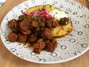 Faule Fleischb&auml;llchen mit Ofenkartoffeln