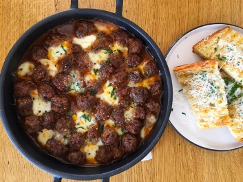 Faule Fleischb&auml;llchen mit Mozzarella