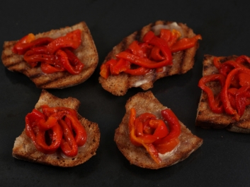 Crostini s&uuml;lt paprik&aacute;val