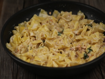 Farfalle with Walnuts and Gorgonzola