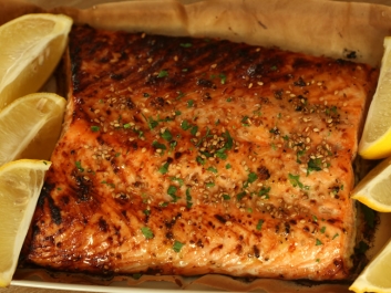 Filete entero de salm&oacute;n al horno
