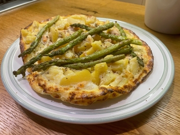 Frittata con salm&oacute;n ahumado y esp&aacute;rragos
