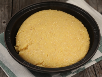 Rustic Farmhouse Polenta (Mamaliga Taraneasca)