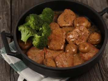Solomillo de cerdo con champi&ntilde;ones en salsa cremosa